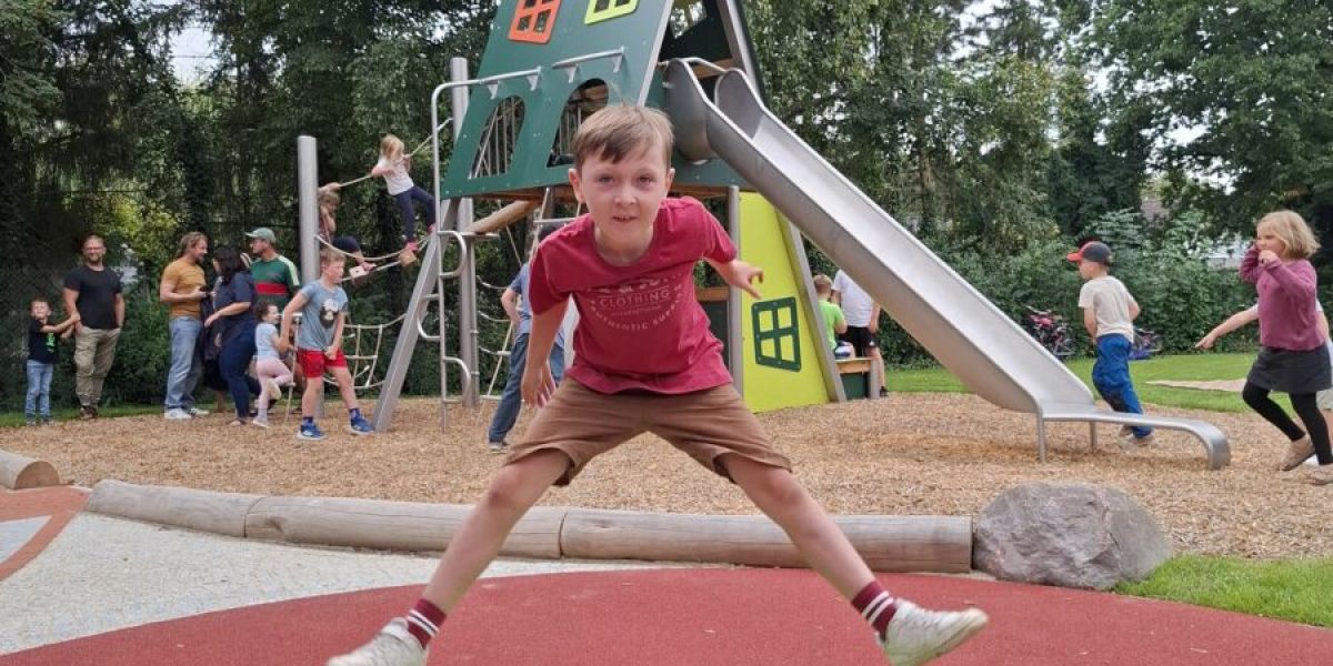 250910 Spielplatz Jasminweg Trampolin