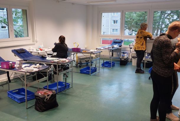 Der Strittmatter Raum im Stadtteilzentrum Kruemelkiste wird 14 taeglich zum mobilen Blutspendezentrum