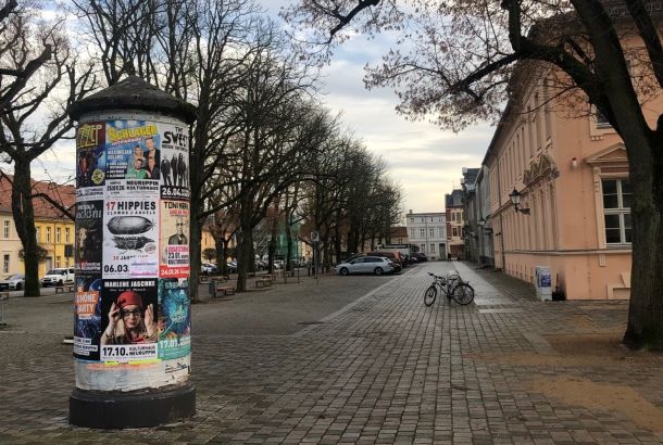 IN litfaßkrisensäule 1