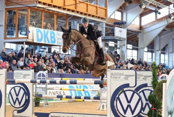 ehemaliger prinz von homburg schueler gewinnt den grossen preis beim neustaedter csi