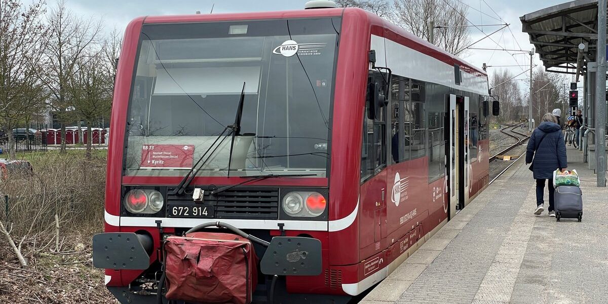 Der RB73 im Bahnhof von Neustadt (Dosse)
