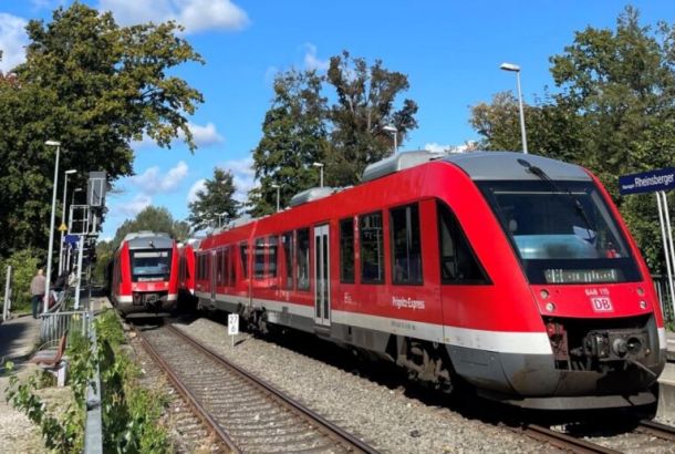 Neuruppin Bahnhof Rheinsberger Tor mit Prignitz Express RE6 web 980x516