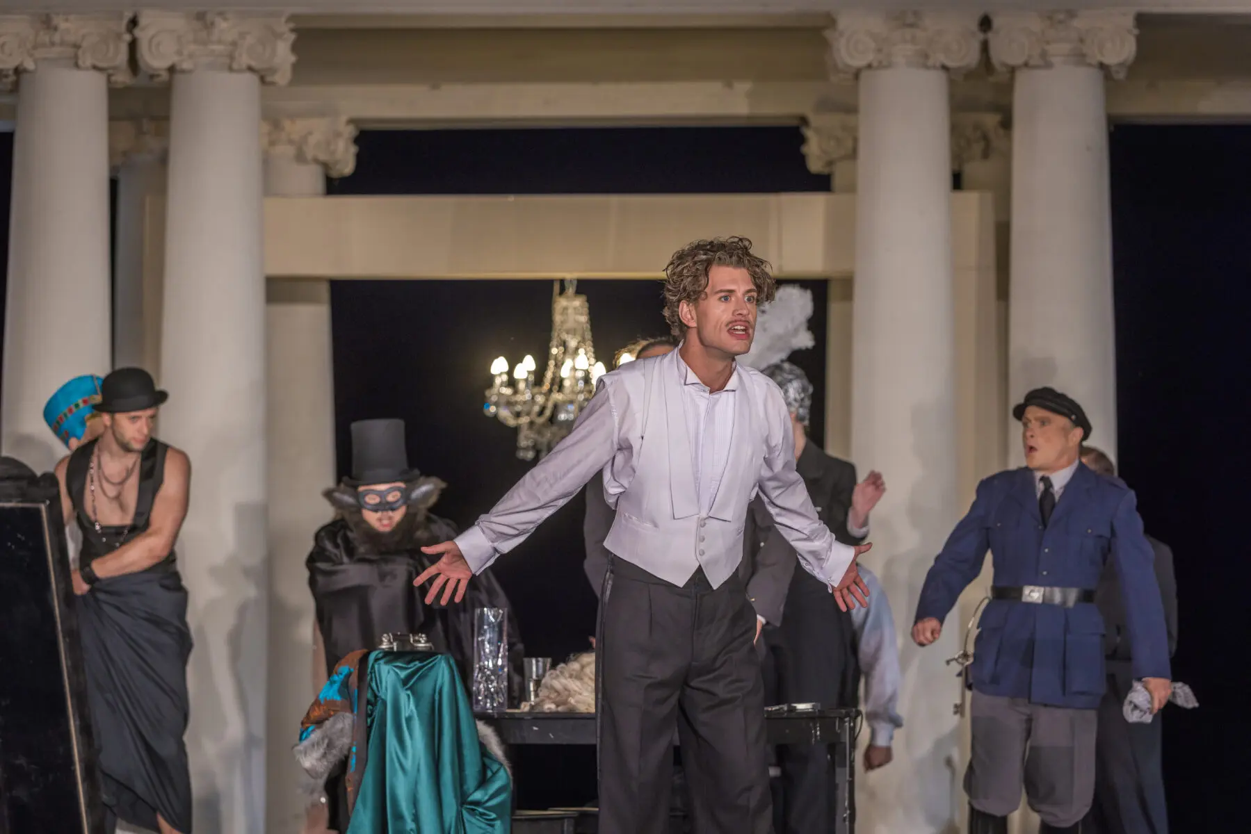 "Die Fledermaus" nach Johann Strauss (Kammeroper Rheinsberg) "Die Fledermaus" nach Johann Strauss (Kammeroper Rheinsberg)