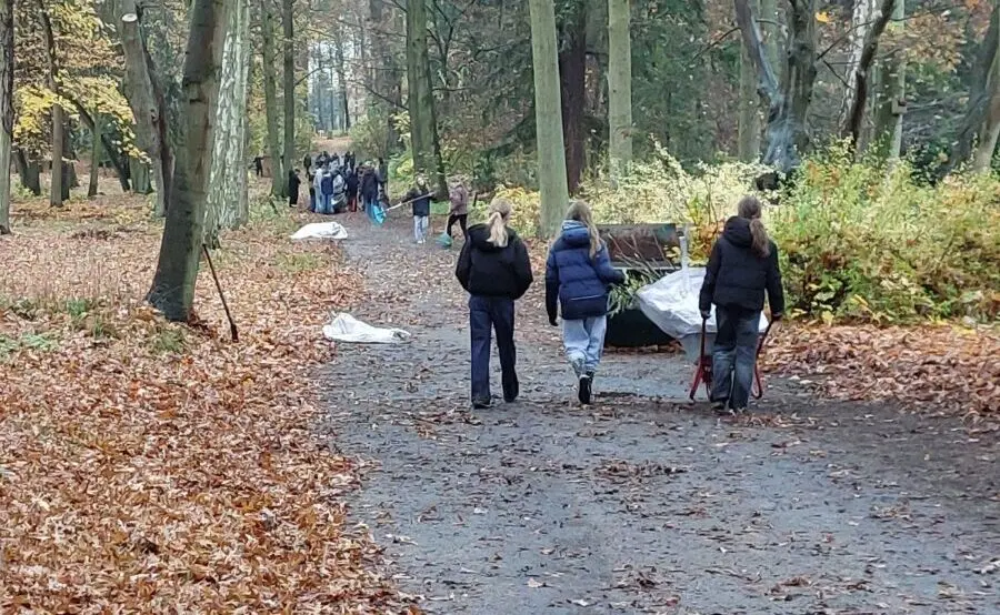 Schülereinsatz im Stadtpark 2 Schülereinsatz im Stadtpark 2