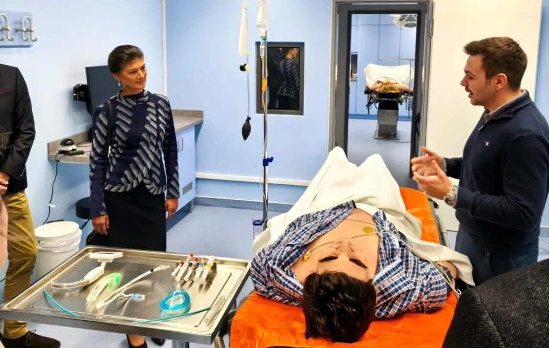 Besuch BSW Wagenknecht an der MHB 2