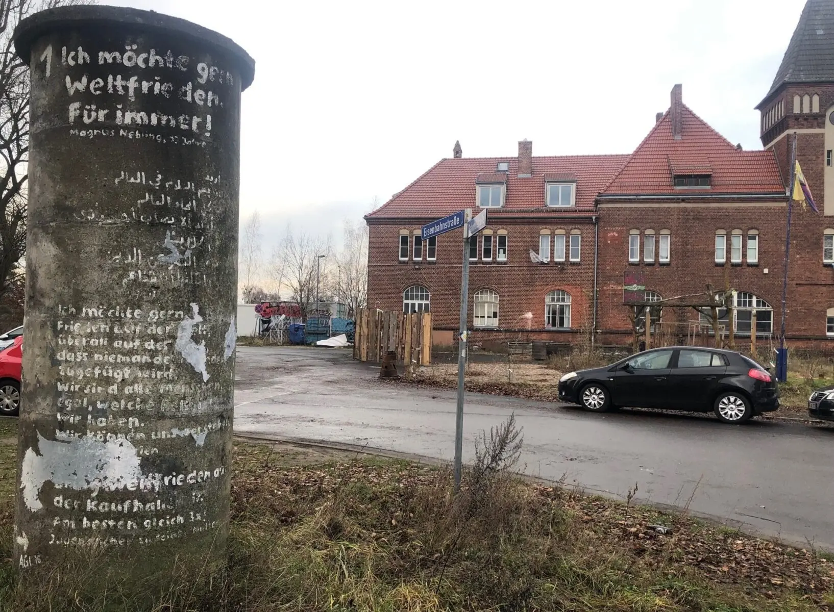 IN litfaßkrisensäule 2 IN litfaßkrisensäule 2