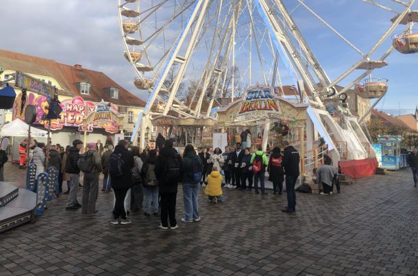 Moderne Berufsorientierung in der Riesenradgondel - Martinimarkt Neuruppin. I Foto: vhs