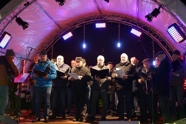 Der Möhring Chor Alt Ruppin sucht händeringend und singend neue Männer Foto: vhs