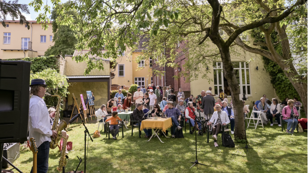 "Hereinspaziert 2024", Hof Präsidentenstraße 47, 2024, Foto Henry Mundt